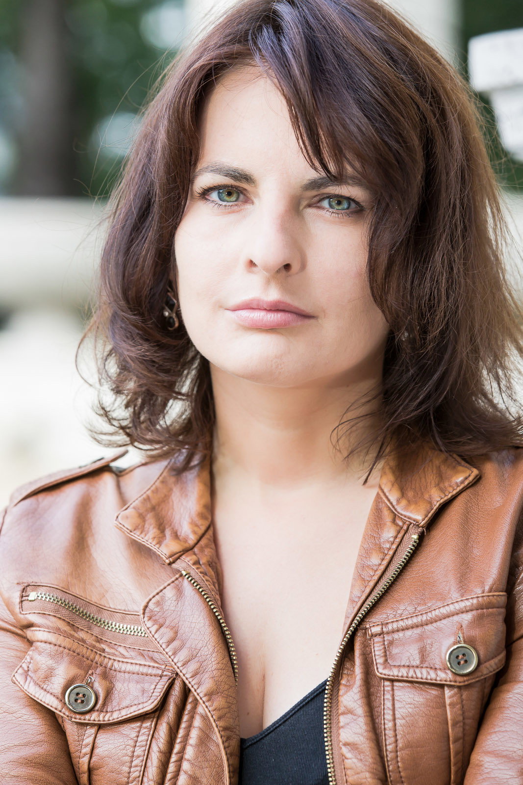 Carolina Rath as Isika in Omnia