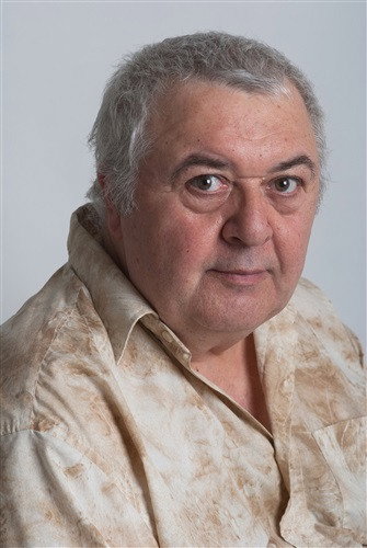Jean-Michel Ropers as Voix additionnelles in L'Étrange parcours