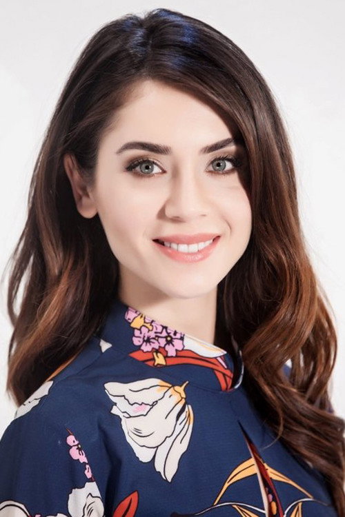 Fulya Zenginer as Buke in Benim İçin Üzülme