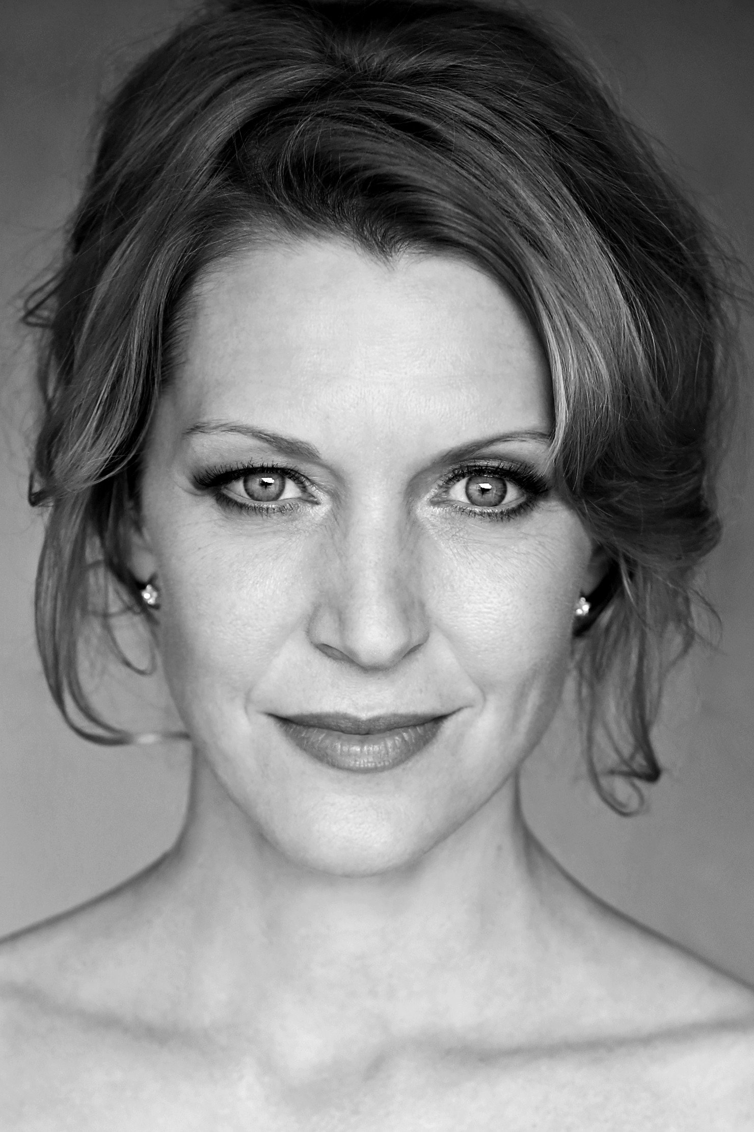 Elyse Mirto as Polly Jenkins in The Calling