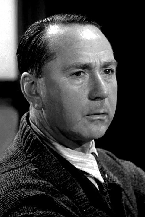 Jerry Verno as Jerry Mason in Hotel Splendide