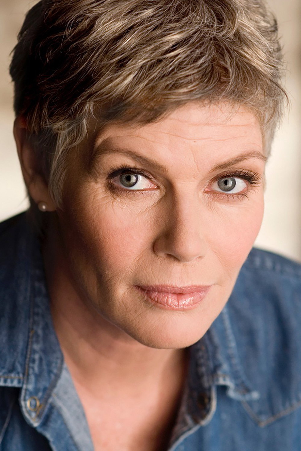 Kelly McGillis as Diana Maitland in The Monkey's Mask
