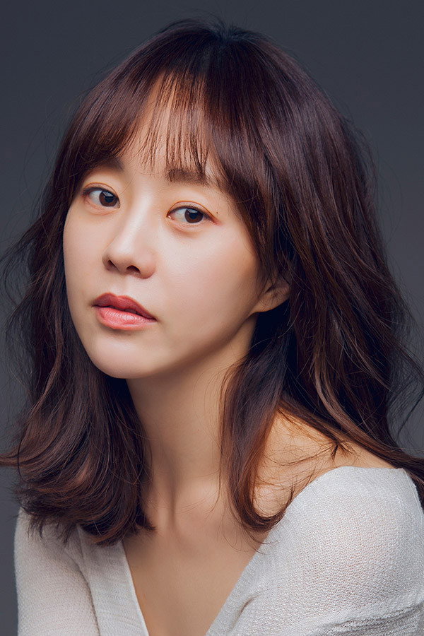 유다인 as Min Ji-Soo in Sketch