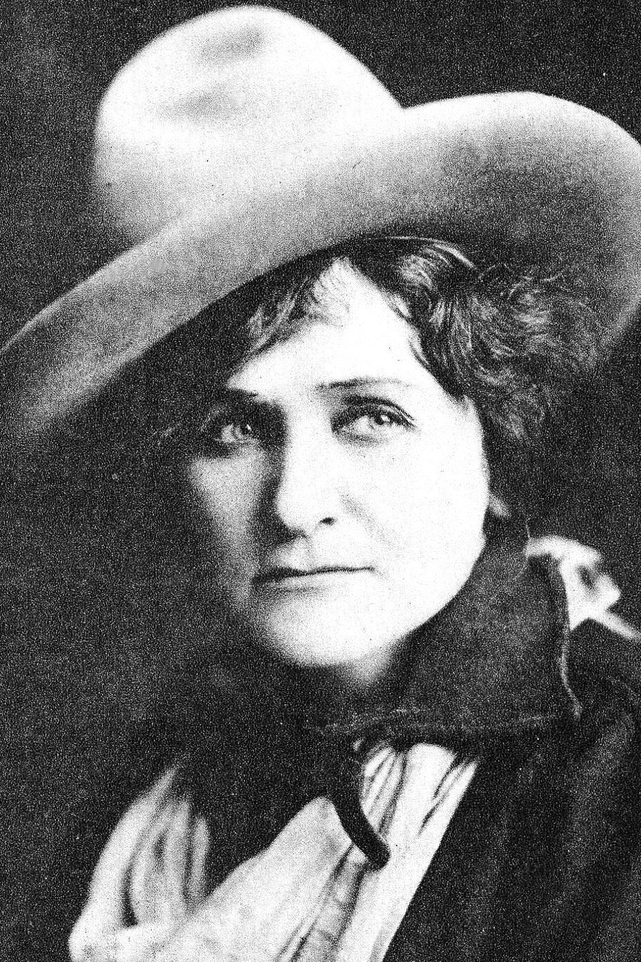 Louise Lester as Mrs. Bronson in The Counterfeit Earl