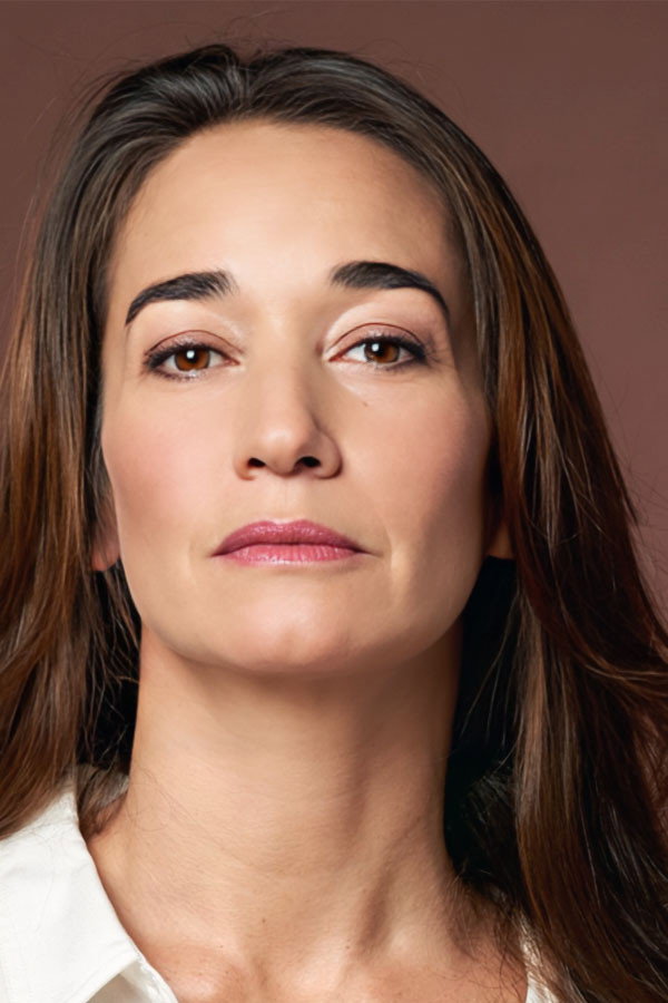 María Ucedo as Mariana in Music on Hold