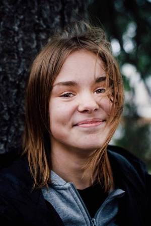 Nova Salmi-Wikander as Elin in The Emigrants