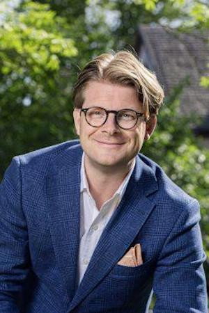 Rickard Thunér as Self in Det sitter i väggarna