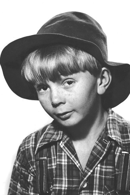 Colin Petersen as Self in Idea