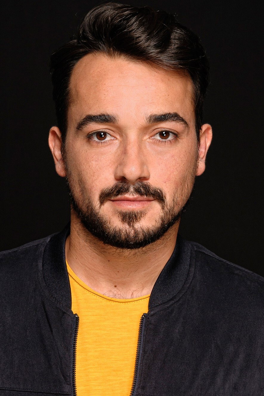 Adrián Viador as Chico joven in One Shot