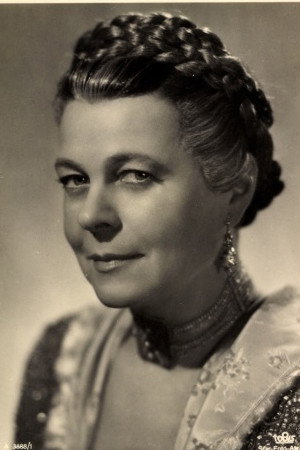 Elisabeth Markus as Fürstin Paula v. Metternich in Anni