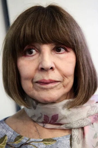 Наталья Варлей as Zina in Errors of Youth