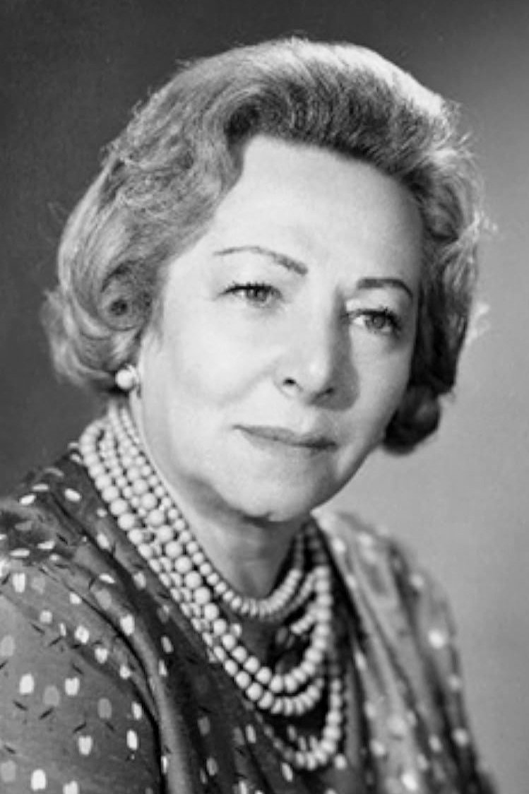 Fanny Schiller as Cantinera in La hermana impura