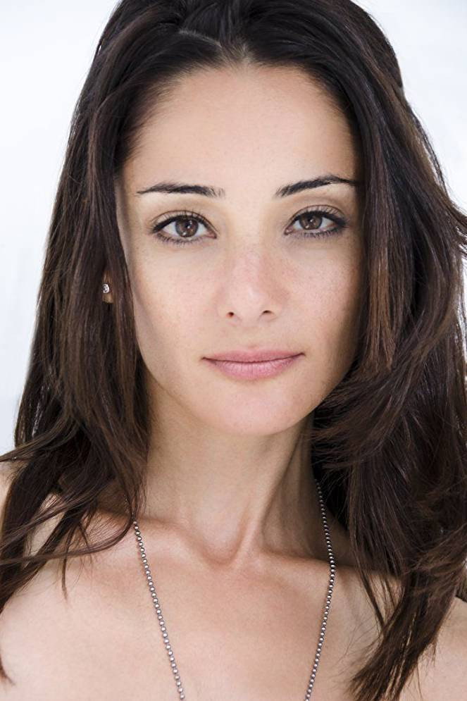 Abbey Aziz as Hanan Faour in Slam