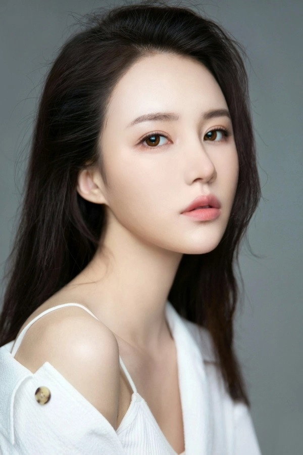 Ли Чжи Синь as Hua Yuenu in Treacherous Cases in Shendu