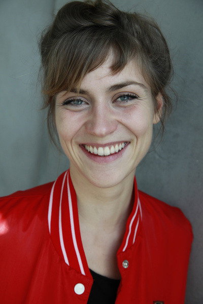 Sophie Pfennigstorf as Jule Zabek in Stralsund