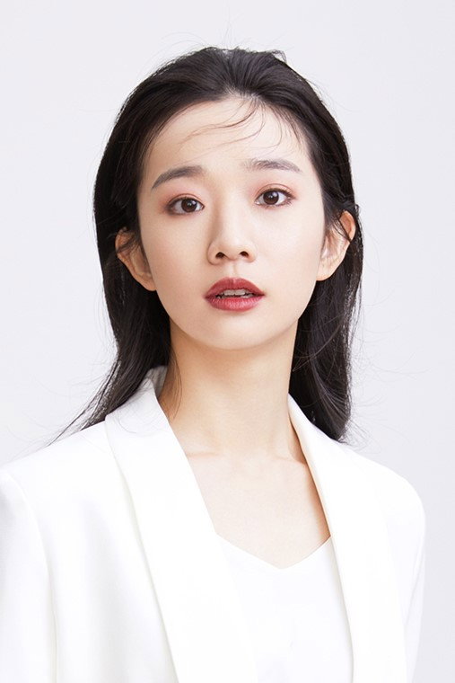 王雪媛 as Yan Muqing in Wild & Fiery