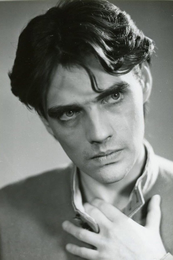 Dmitri Pisarenko as Julian Nels / Robert Peak in The Ghosts of the Green Room