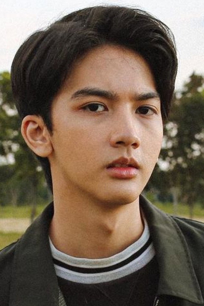 Ari Irham as Tuktuk in Stealing Raden Saleh