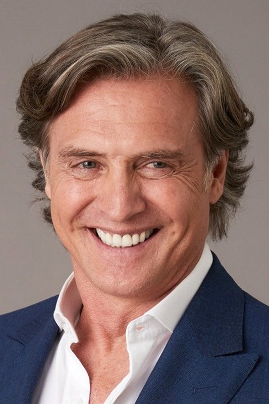 Juan Soler as Alejandro Ruiz Calderón in Bajo la misma piel