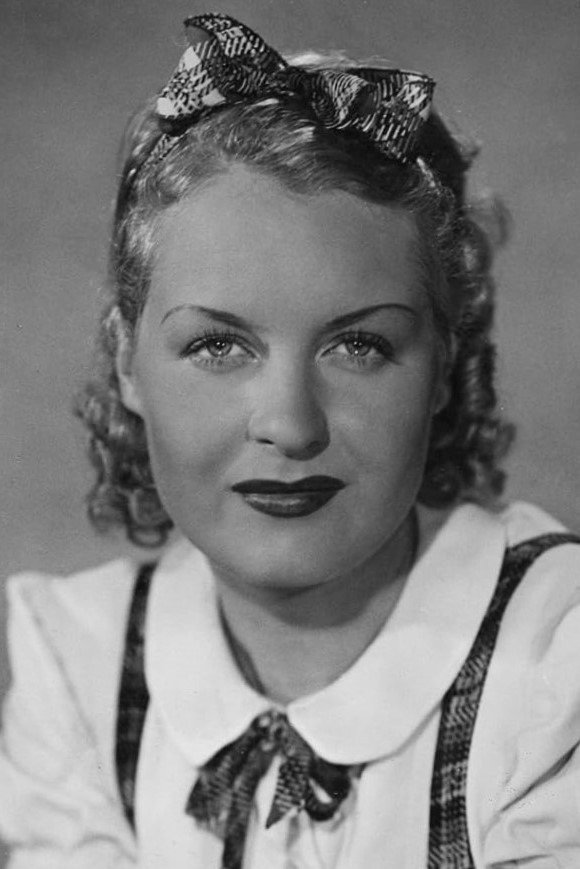 Hilde Krüger as Ehefrau Margot Brunner in Drunter und drüber