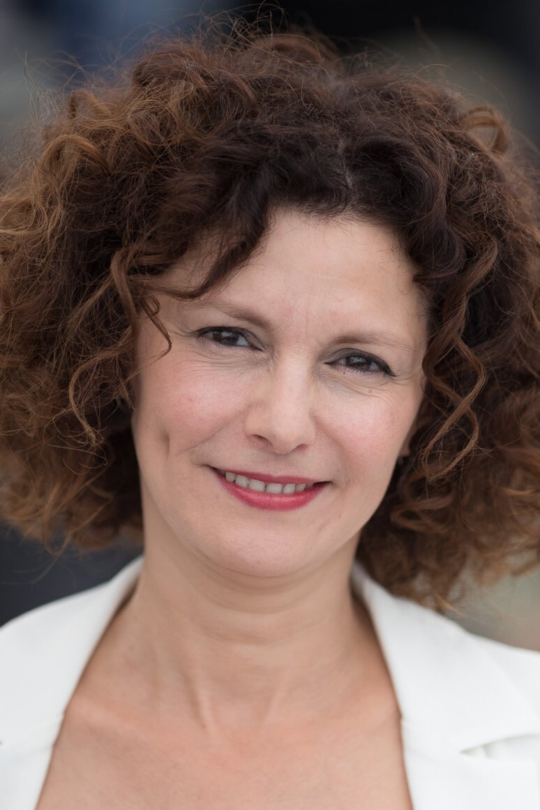 Nadia Kaci as Rachida in Lola Pater