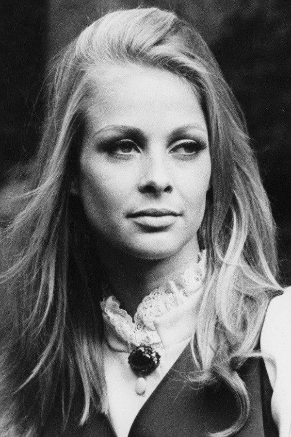 Dginn Moeller as Carroll Buchheim in Jet Generation