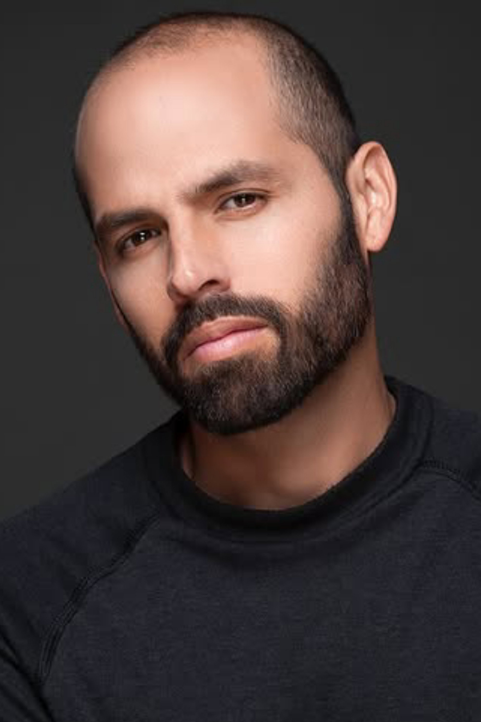 Felipe Correa Estrada as William Poveda "Novio de Mariana" in Mamá también