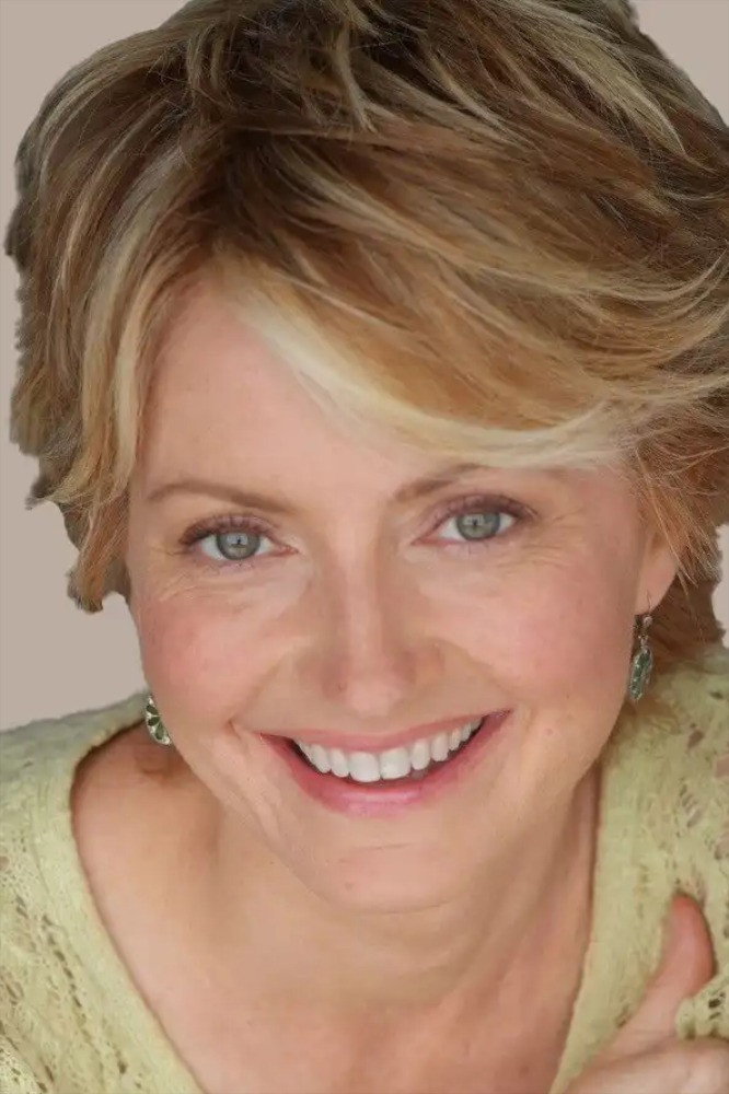 Kelley Hazen as Joanie in Single Santa Seeks Mrs. Claus