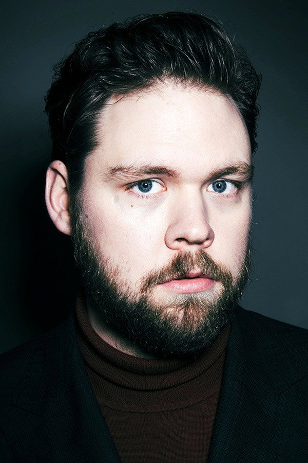 Ari Freyr Isfeld Oskarsson as Viktor (voice) in Moth