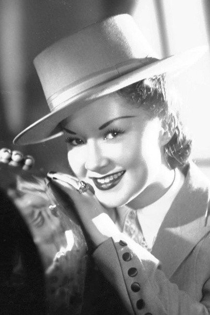 Lolita Torres as Raquel Mejía in Ritmo nuevo, vieja ola
