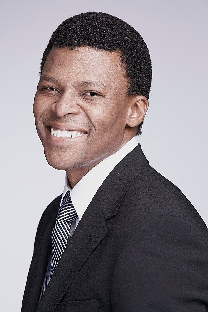 Vuyo Dabula as Tau in Five Fingers for Marseilles