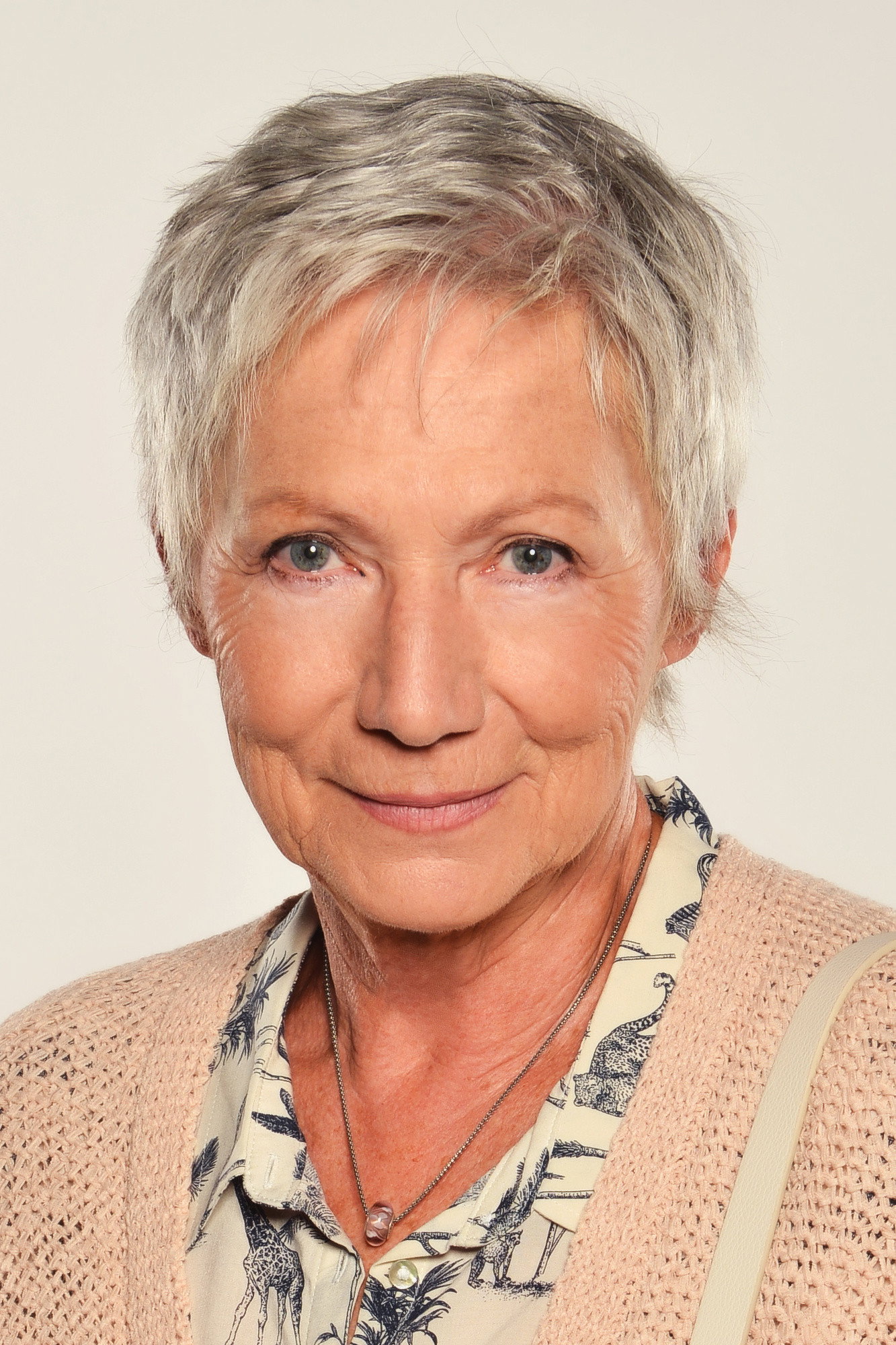 Dana Syslová as Kovářová in Mr. and Mrs. Stodola