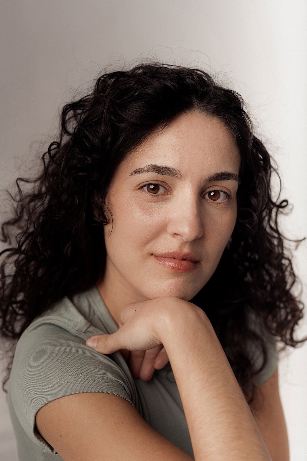 Maria Torres as Daniela in Editor Contra