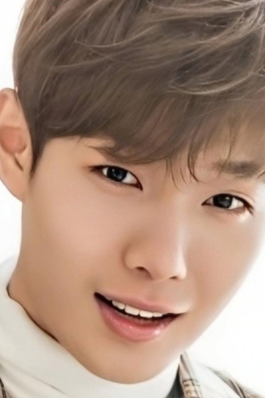 Kim Chul Min as Jeong Seon-ho in Chubby Romance