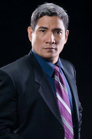 Ricardo Cepeda as Insp. Dax Porras in Dos Ekis
