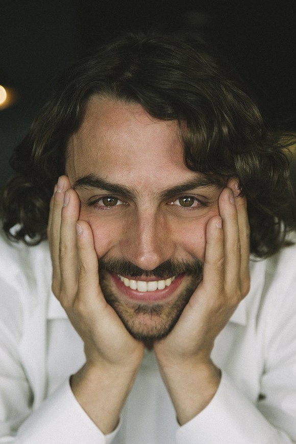 Ντένης Μακρής as Lou in 13½
