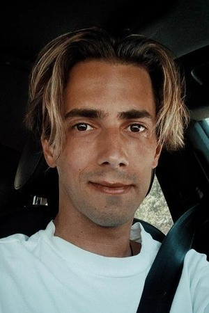 Nicolas Caeyers as Stef / Exo 7 in Galaxy Park