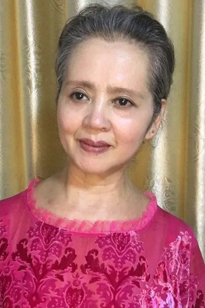 Чжан Янь Хуа as Old Lady in Southern Mao and Northern Ma