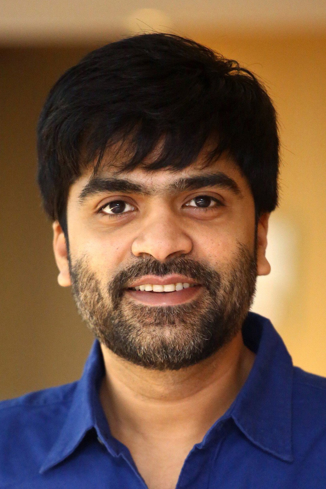 Silambarasan as Muthuveeran in Vendhu Thanindhathu Kaadu