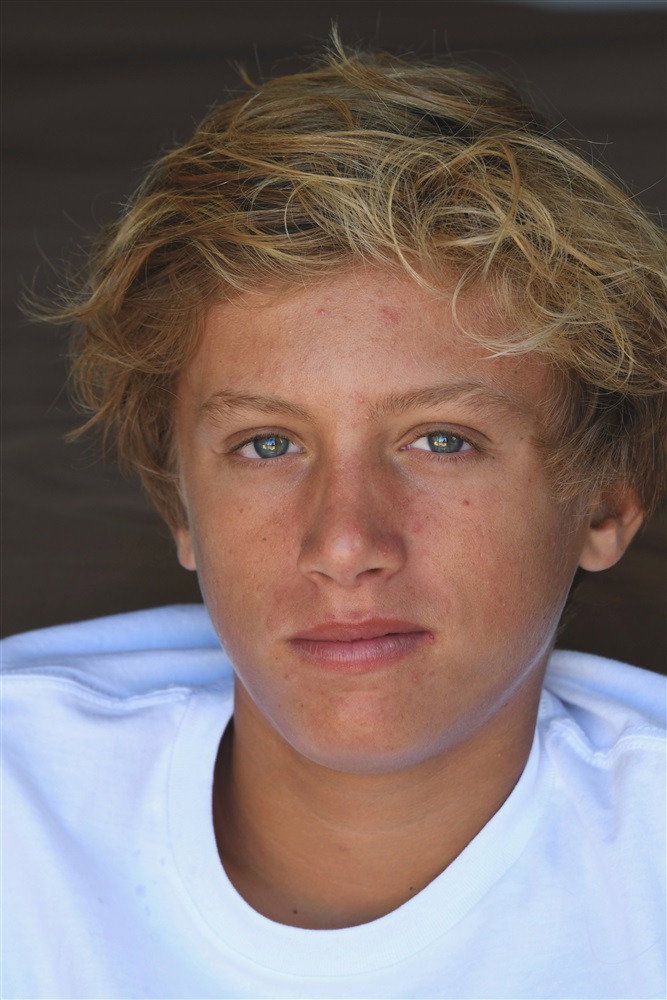 Evan Naroditzky as Wilson in Menace sur Kermadec