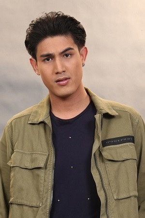 Bank Chanathip Phisuteriwong as Meng [Dam's friend] in Junk Mail