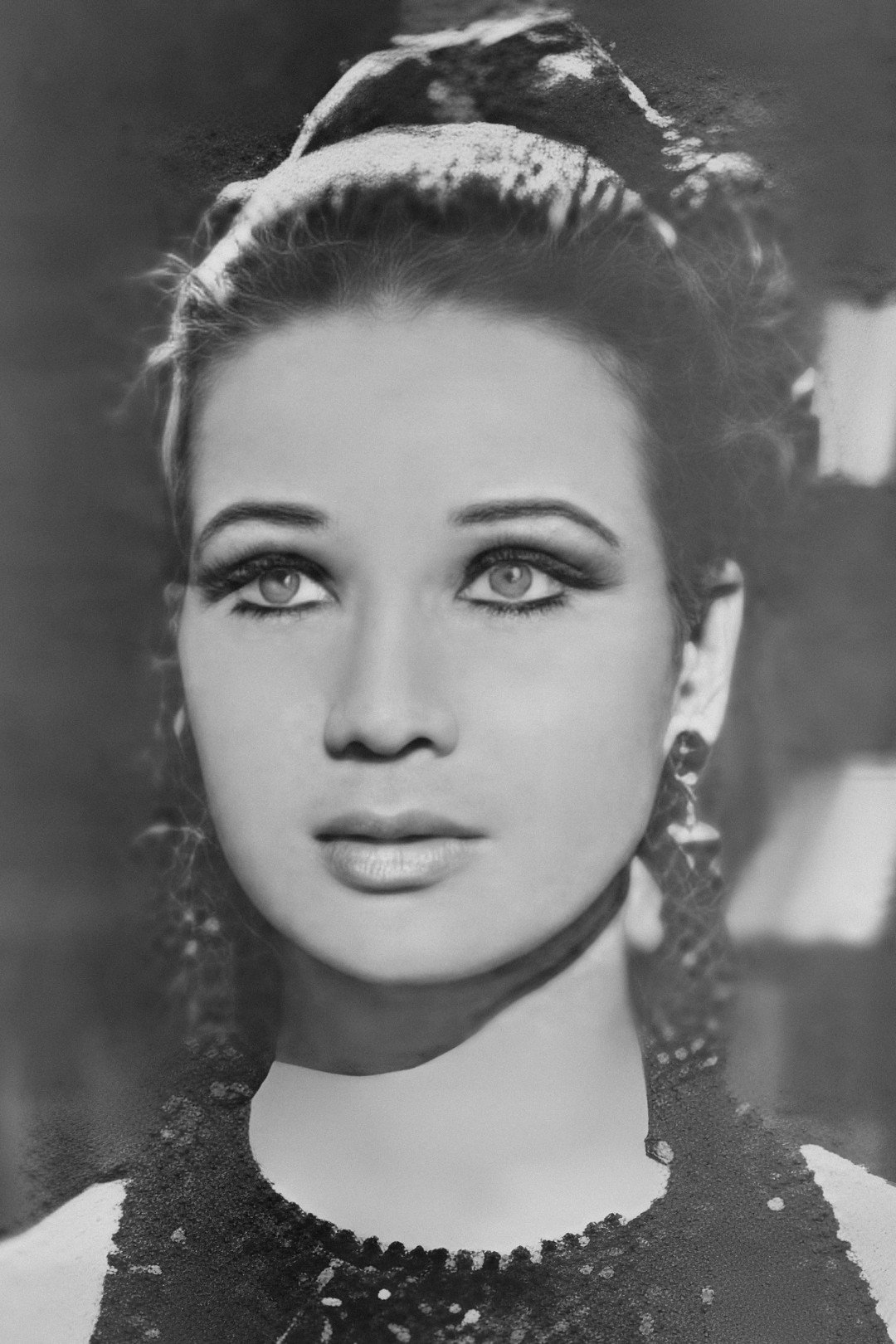 Zubaida Tharwat as نوال زاهر in A Man in Our House