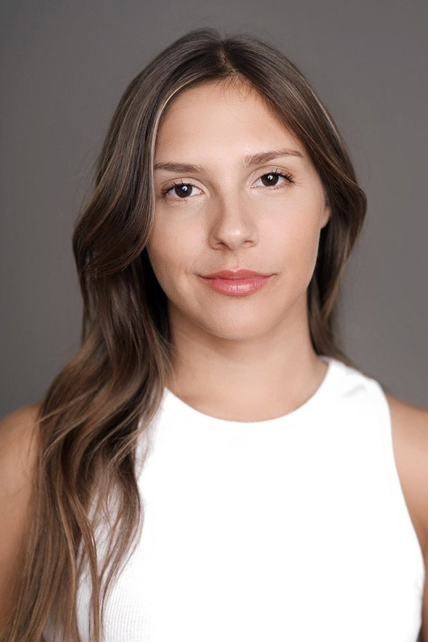 Paulina Vetrano as Zoe Velázquez in Once