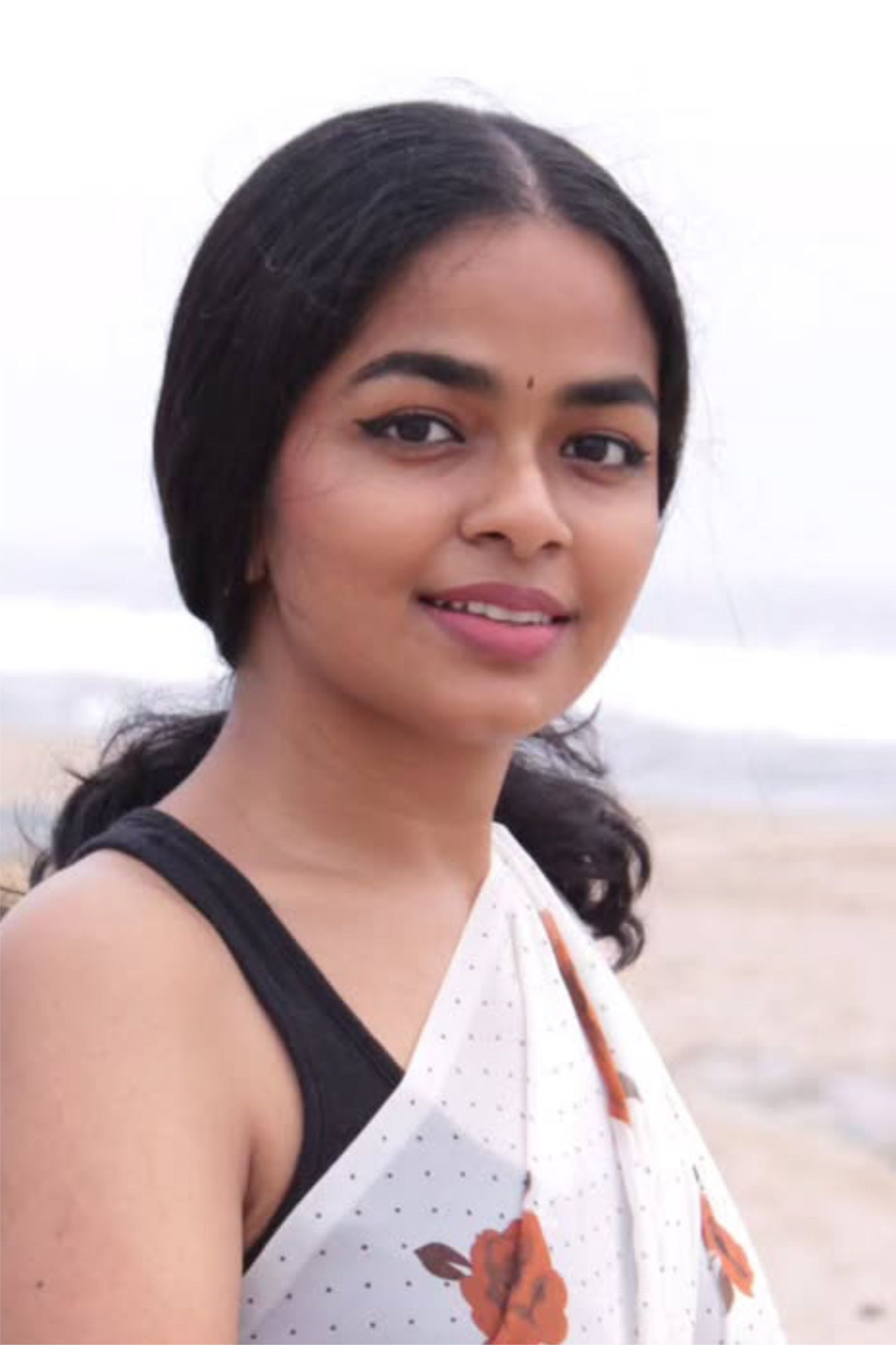 Abhirami Bose as Kayal in Vellakuthira