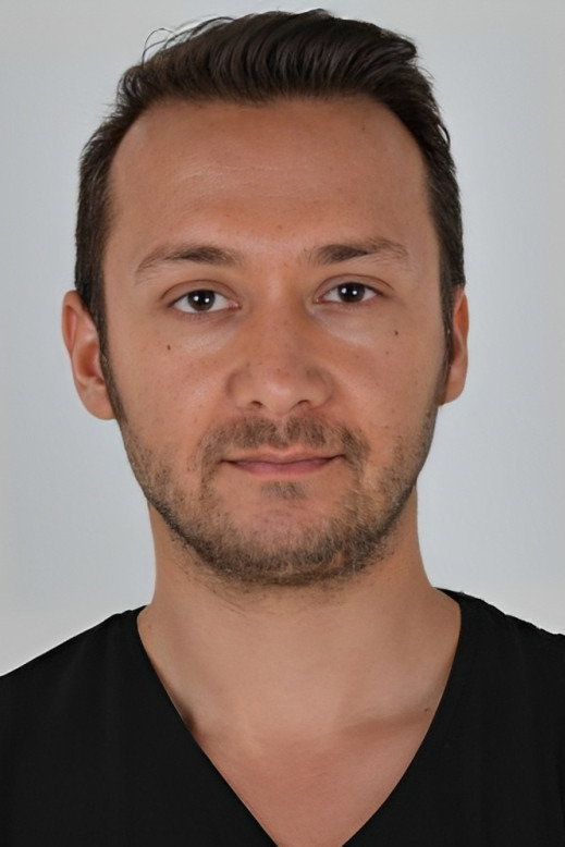 Bilal Çatalçekiç as İskender in Seni Bulacam Oğlum!
