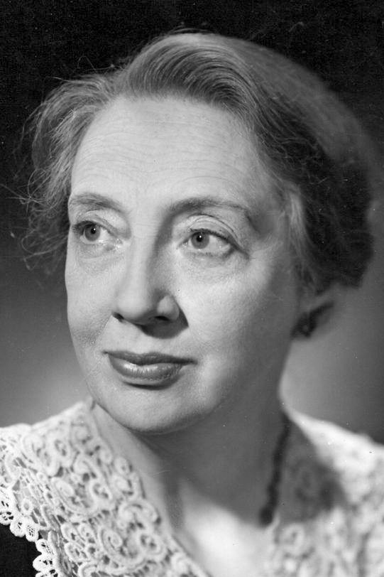 Agnes Lauchlan as Aunt Bertie in An Aspidistra in Babylon
