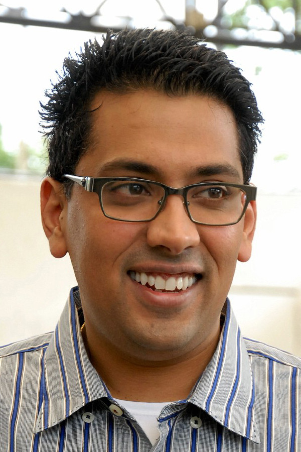 Chakri Toleti as Teen photographer in Sagara Sangamam