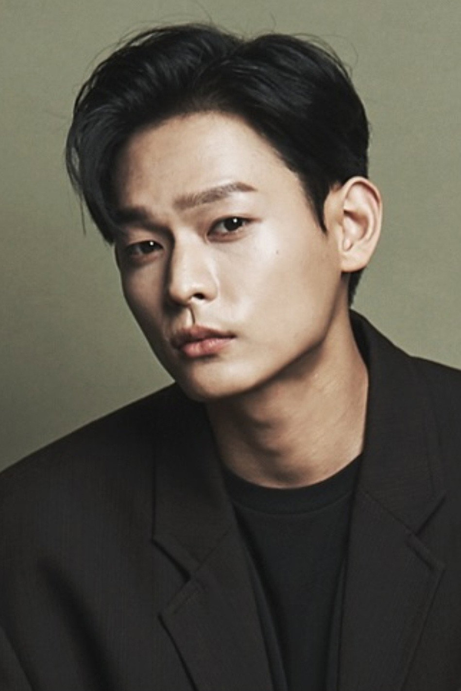 권주석 as Jang Won-kyung in A Shoulder to Cry On