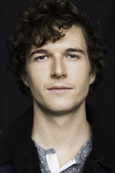 Thomas Vallières as Nathan in Le Corridor