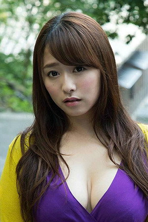 白石茉莉奈 as Reject's Wife in I Am a Pervert